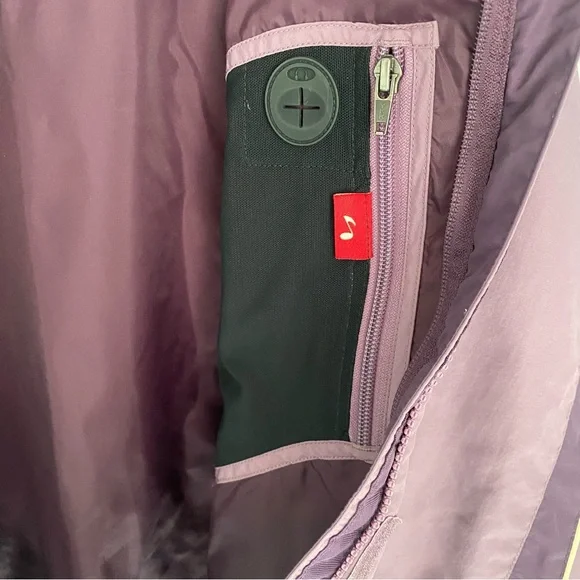 L.L. Bean Women’s Jacket (Shell) Size Small Zip Close. Purple Lightweight. - Picture 9 of 12